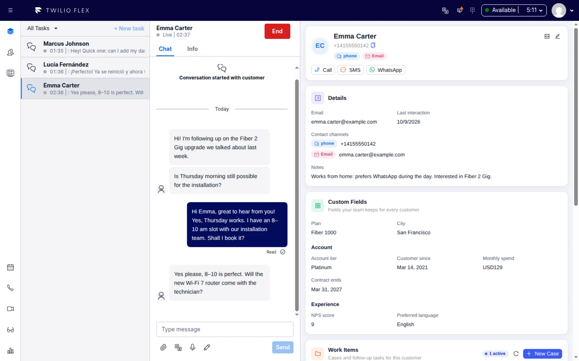 Customer profile panel next to a live chat